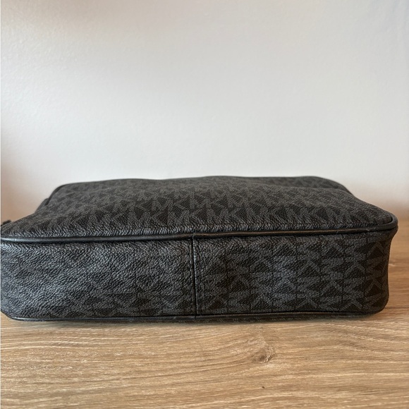 ☀️Jet Set Travel Logo Crossbody Bag ECU - Picture 4 of 7